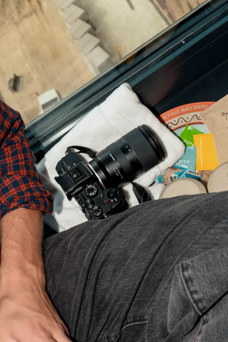 Sony-kamera med Tamron-objektiv